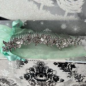 Beautiful silver flower stones hair comb